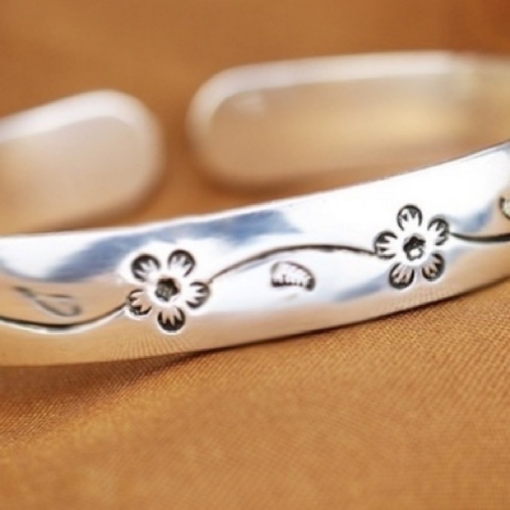 925 Sterling Silver Floral Engraved Bangle - Picture 5 of 7